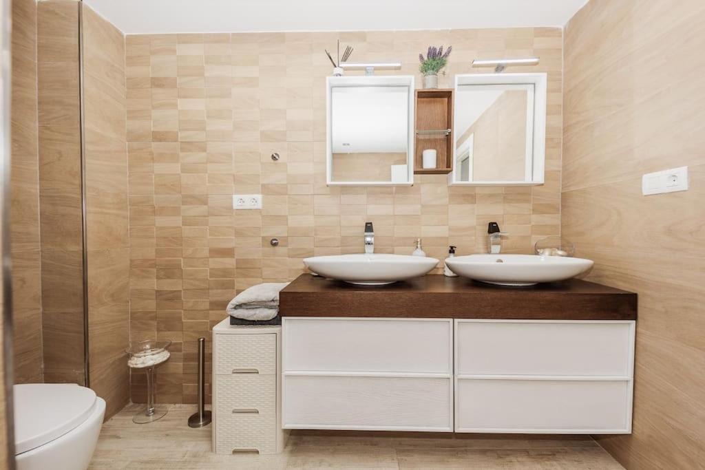 Modern First Line Apartment Almunecar Ngoại thất bức ảnh